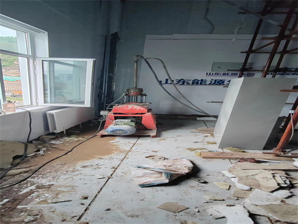 乌兰地基基础下沉墙体裂缝加固注浆顶升施工